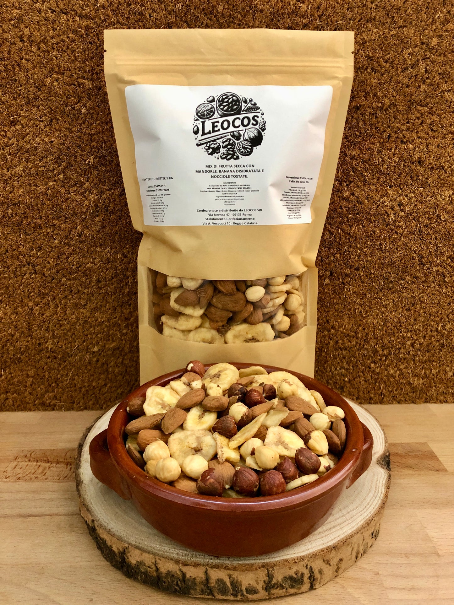 Mix of dried fruit with almonds, hazelnuts and dehydrated banana