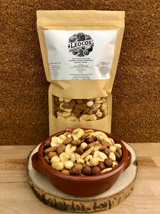 Mix of dried fruit with almonds, hazelnuts and dehydrated banana