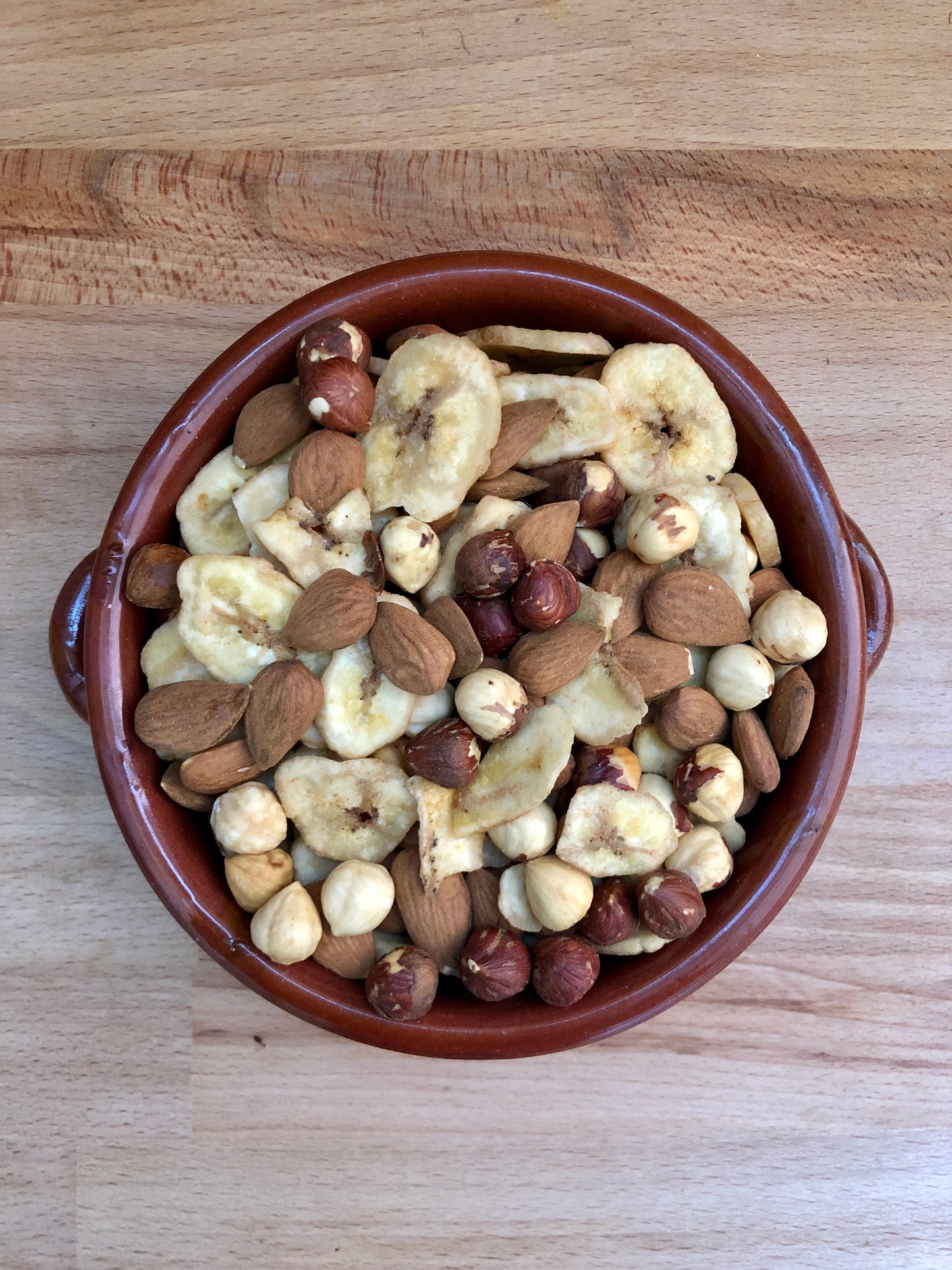 Mélange de fruits secs aux amandes, noisettes et banane déshydratée